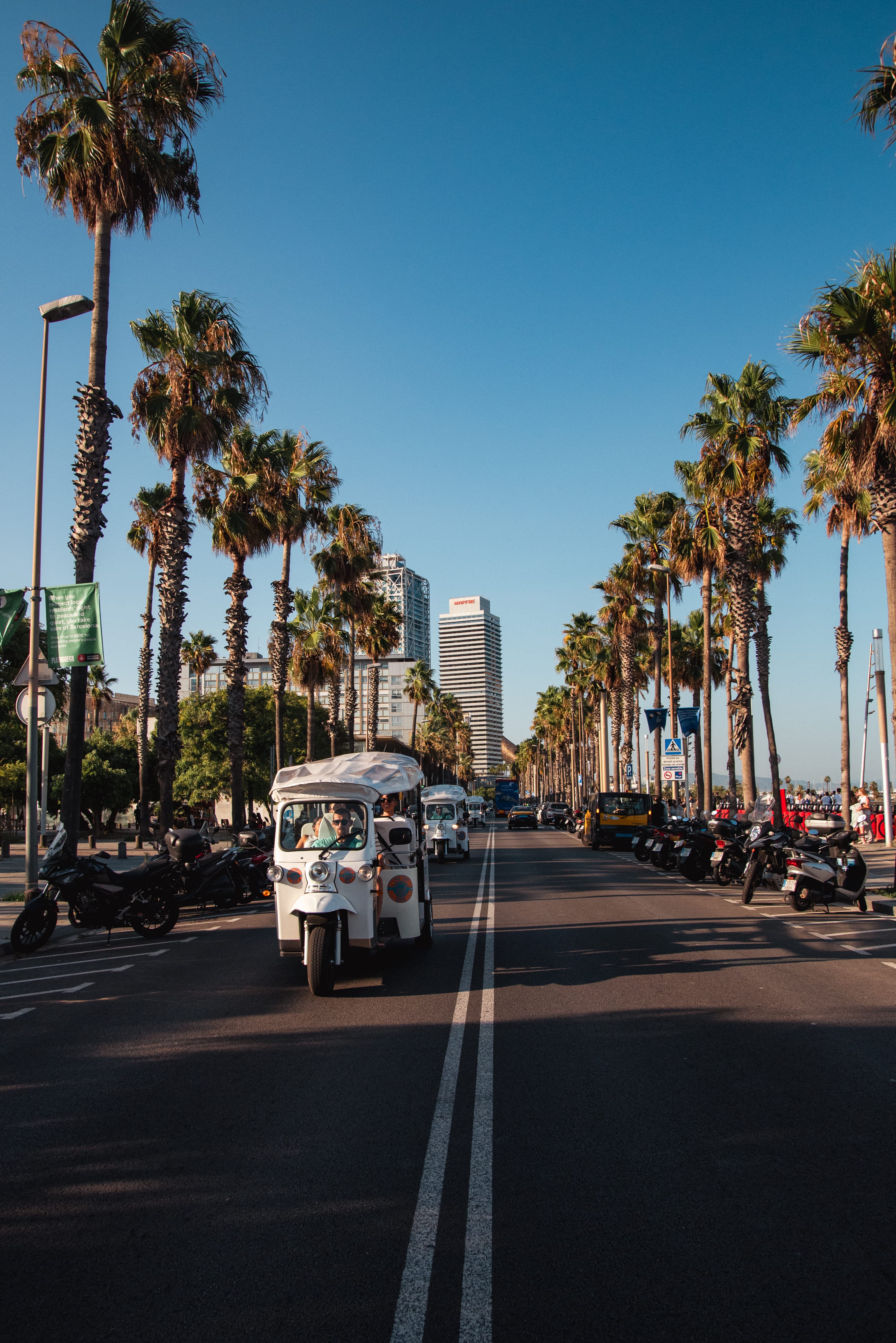 Highlights Barcelona Tuk Tuk Tour - 90min - tuk tuk tour in Barcelona