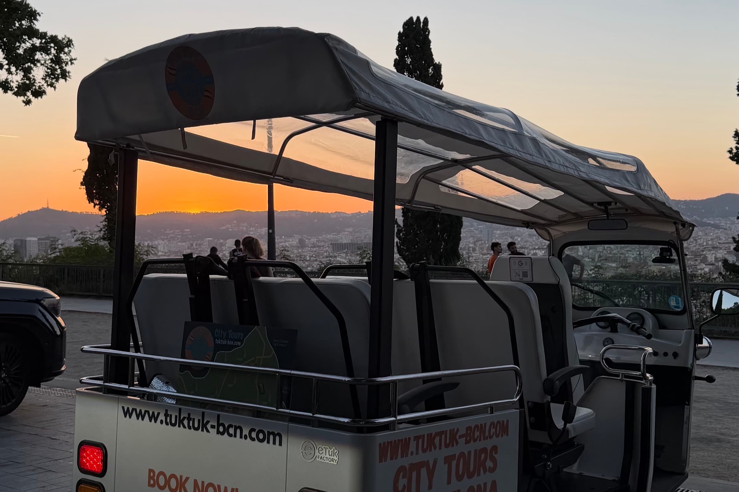 Limited Edition Full City & Sunset Tour - tuk tuk tour in Barcelona